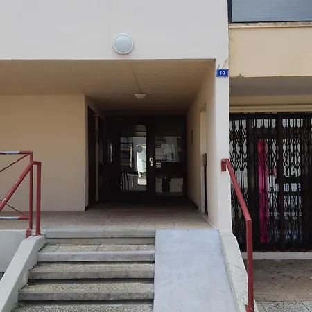 Avec Piscine A La Rochelle, Proche Du Port - Fr-1-551-29